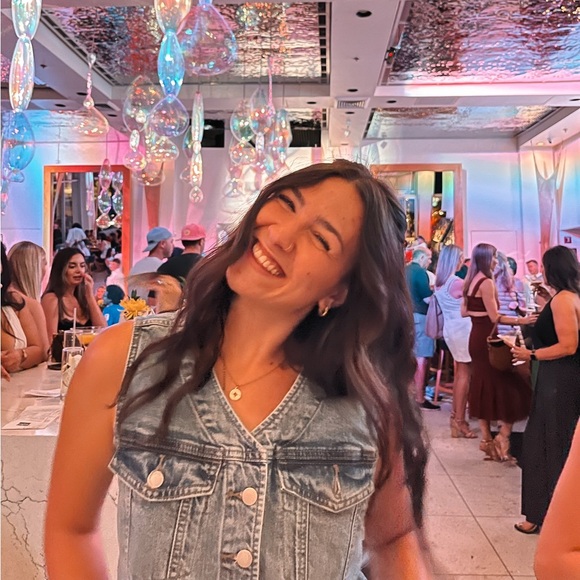 Meet your Posher, Jules - Picture 1 of 1